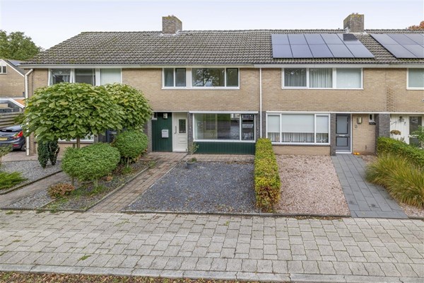 Te koop: Vrij uitzicht, uitgebouwd aan achterzijde, 4 slaapkamers en 2x een garage !